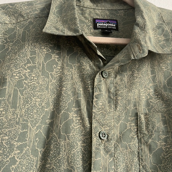 Like New Patagonia Men’s Button Up - Picture 4 of 4